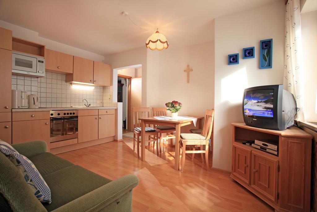 Gugghof Apartman Hopfgarten im Brixental Szoba fotó